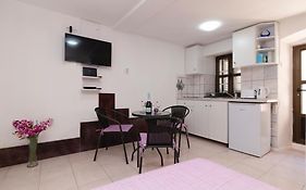 Central Apartment Rose In Hearth Of Split