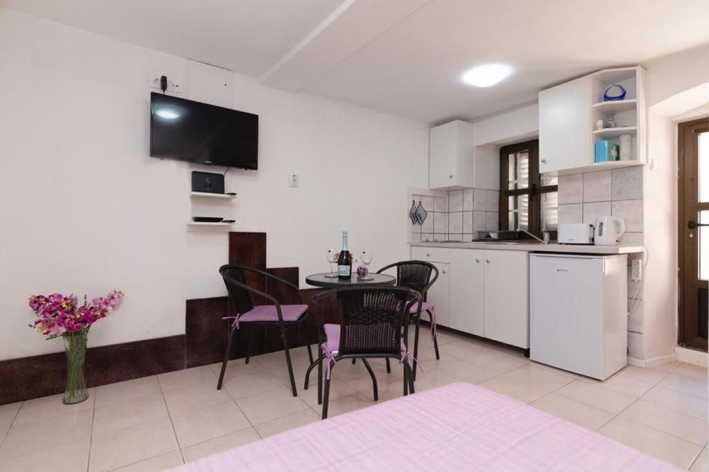 Central Apartment Rose In Hearth Of Split Extérieur photo